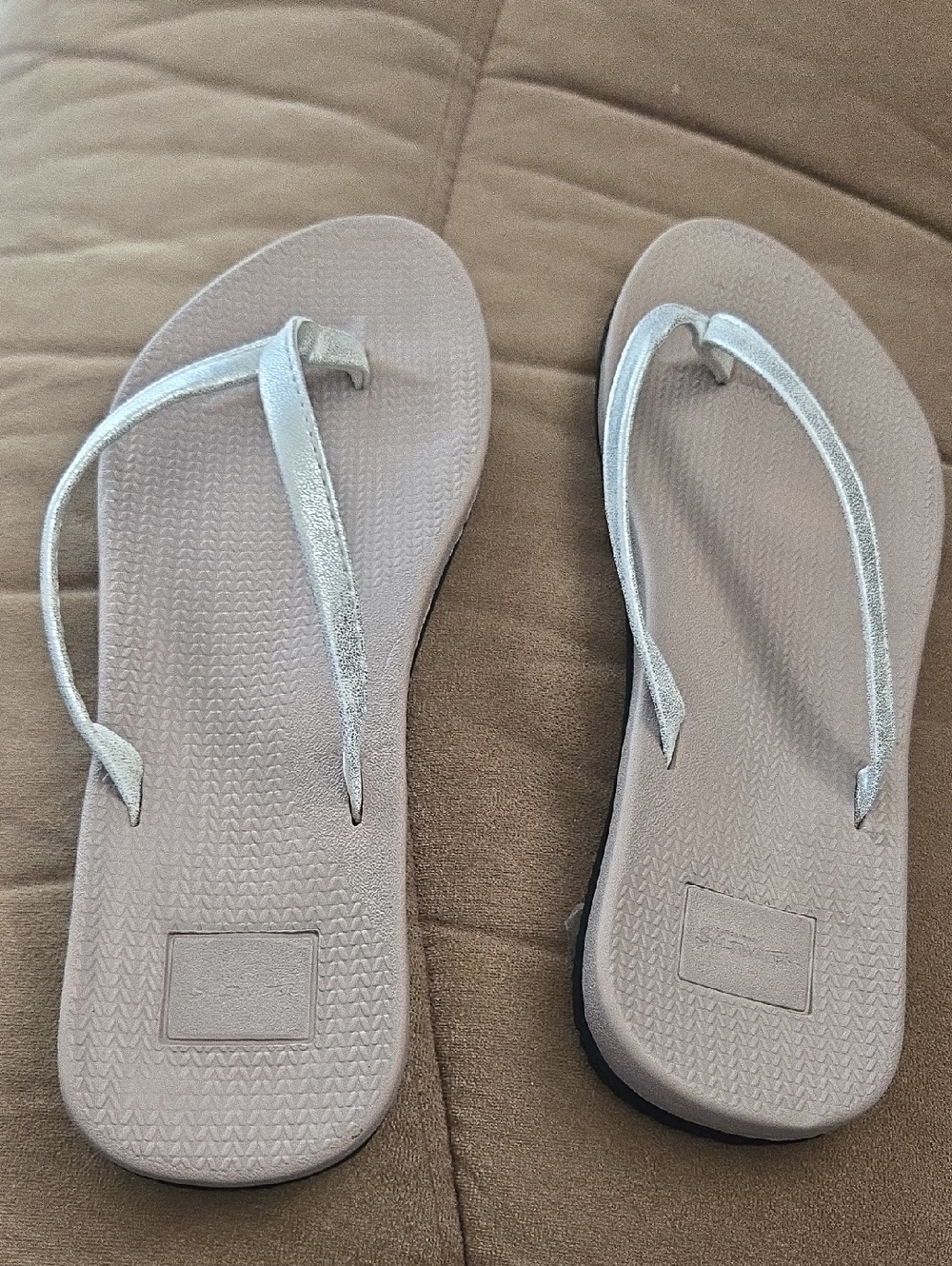Women’s Metallic Silver Flip Flop Sandals